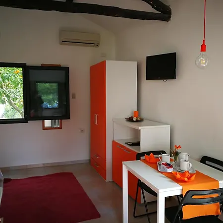 Inviting In With Swimming Pool *