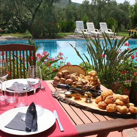 Inviting In With Swimming Pool Maida